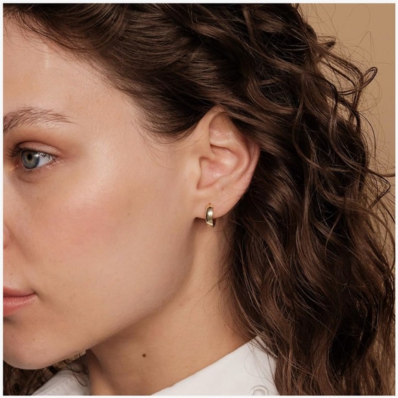 PAVOI Jewelry - Elegant Gold Hoop Earrings
